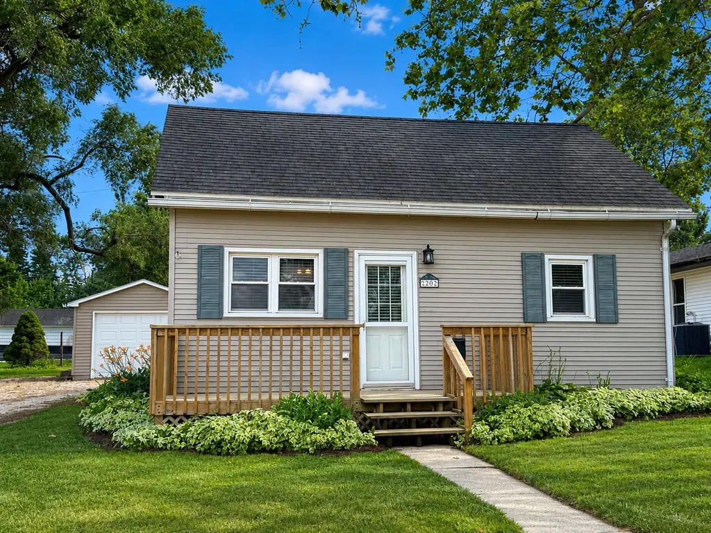 202 West Cedar Street Leroy IL 61752