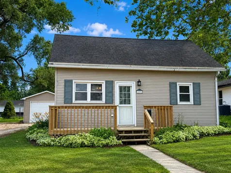 202 West Cedar Street Leroy IL 61752