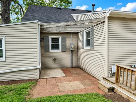 202 West Cedar Street Leroy IL 61752