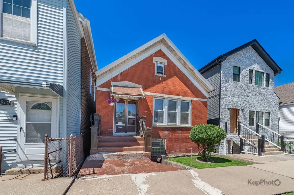 2910 South Quinn Street Chicago IL 60608