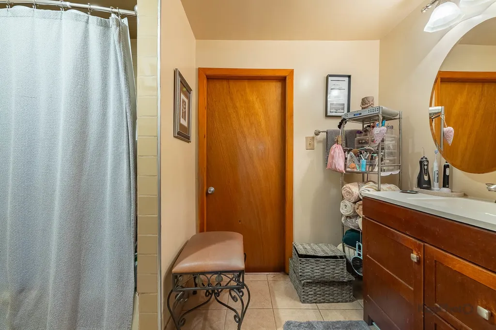 2910 South Quinn Street Chicago IL 60608
