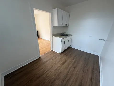 7353 North Damen Avenue Chicago IL 60645