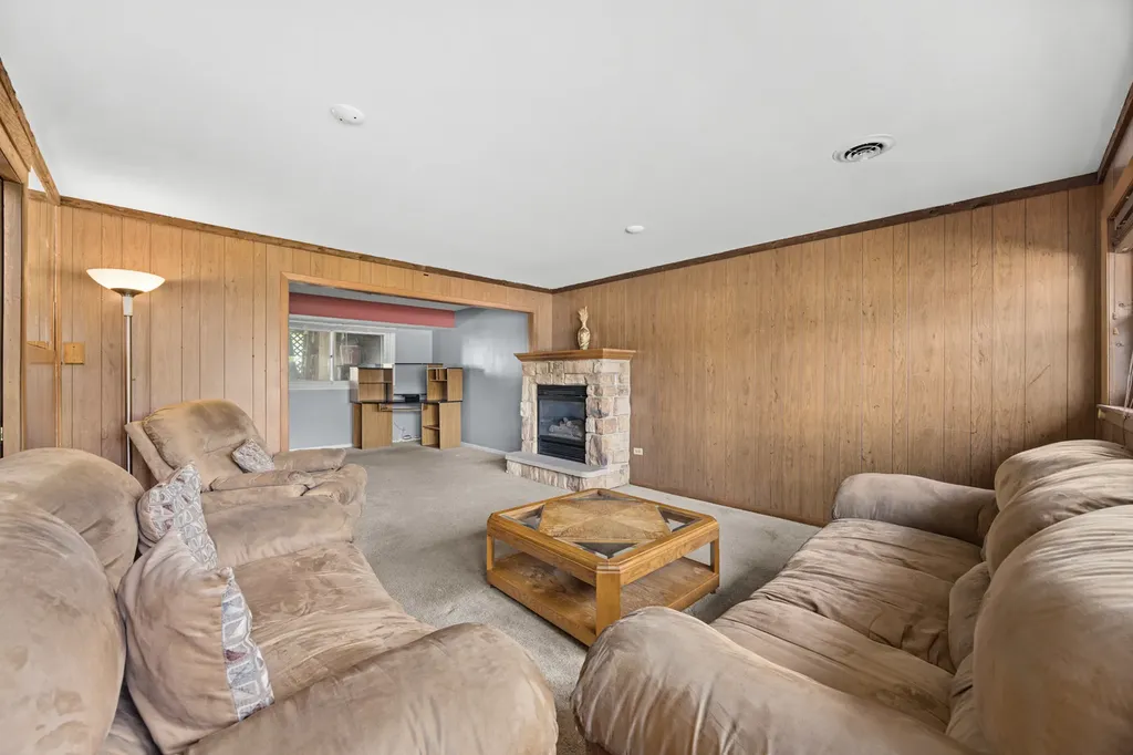 1410 West Jo Ann Lane Addison IL 60101