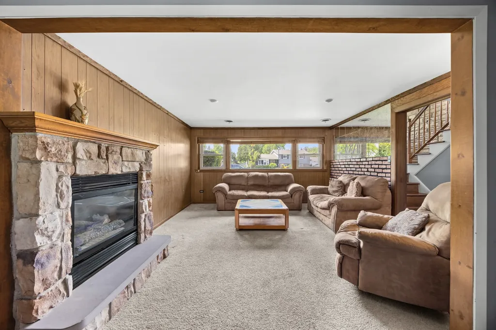 1410 West Jo Ann Lane Addison IL 60101