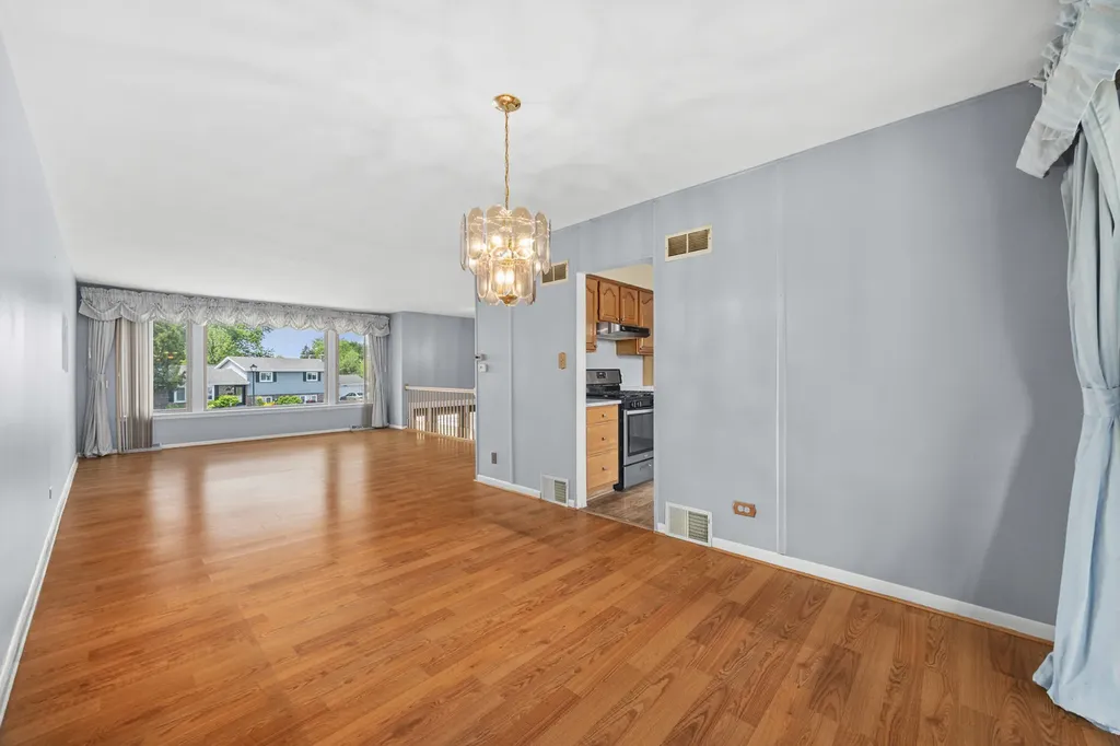 1410 West Jo Ann Lane Addison IL 60101