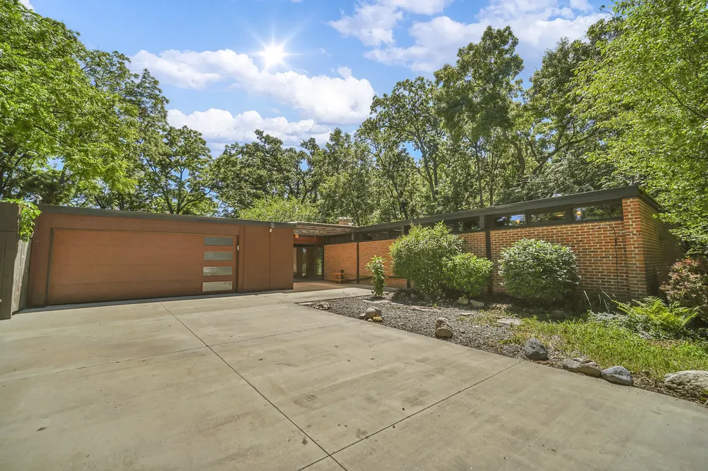 12N085 Wildmere Drive Elgin IL 60123