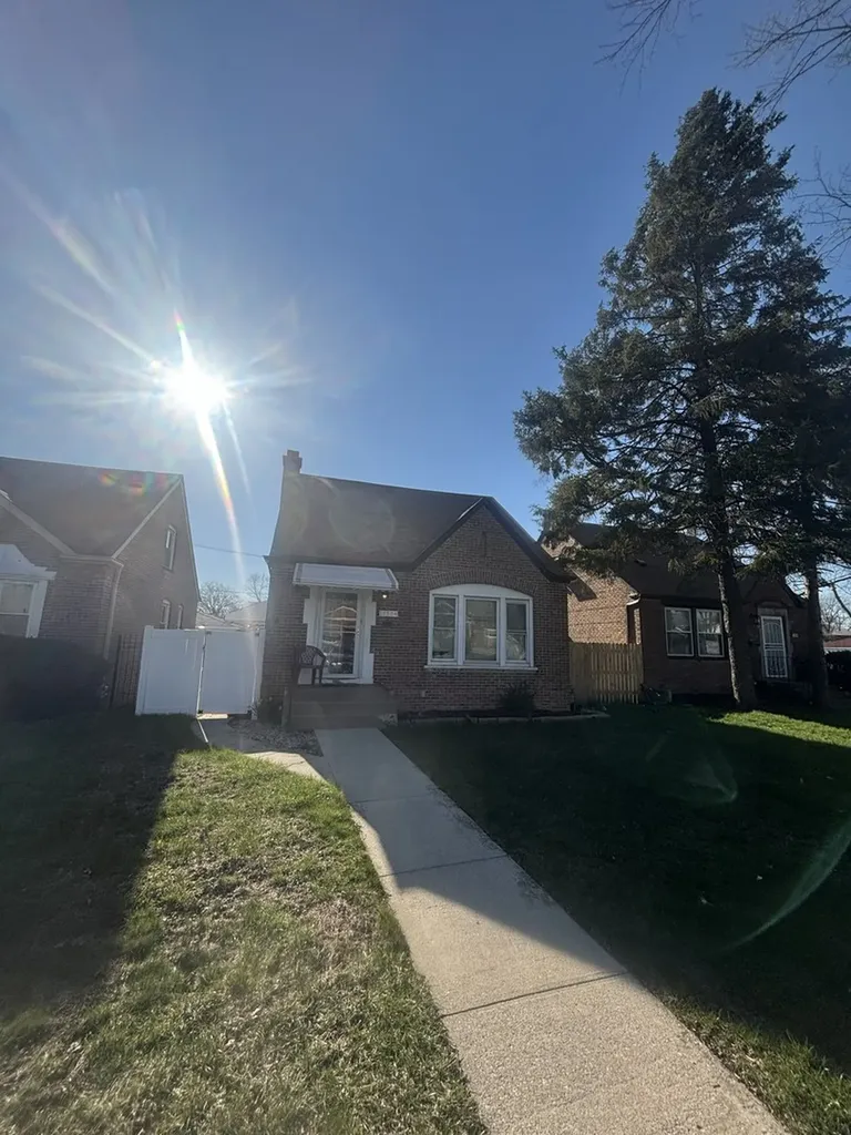 12504 South Lowe Avenue Chicago IL 60628