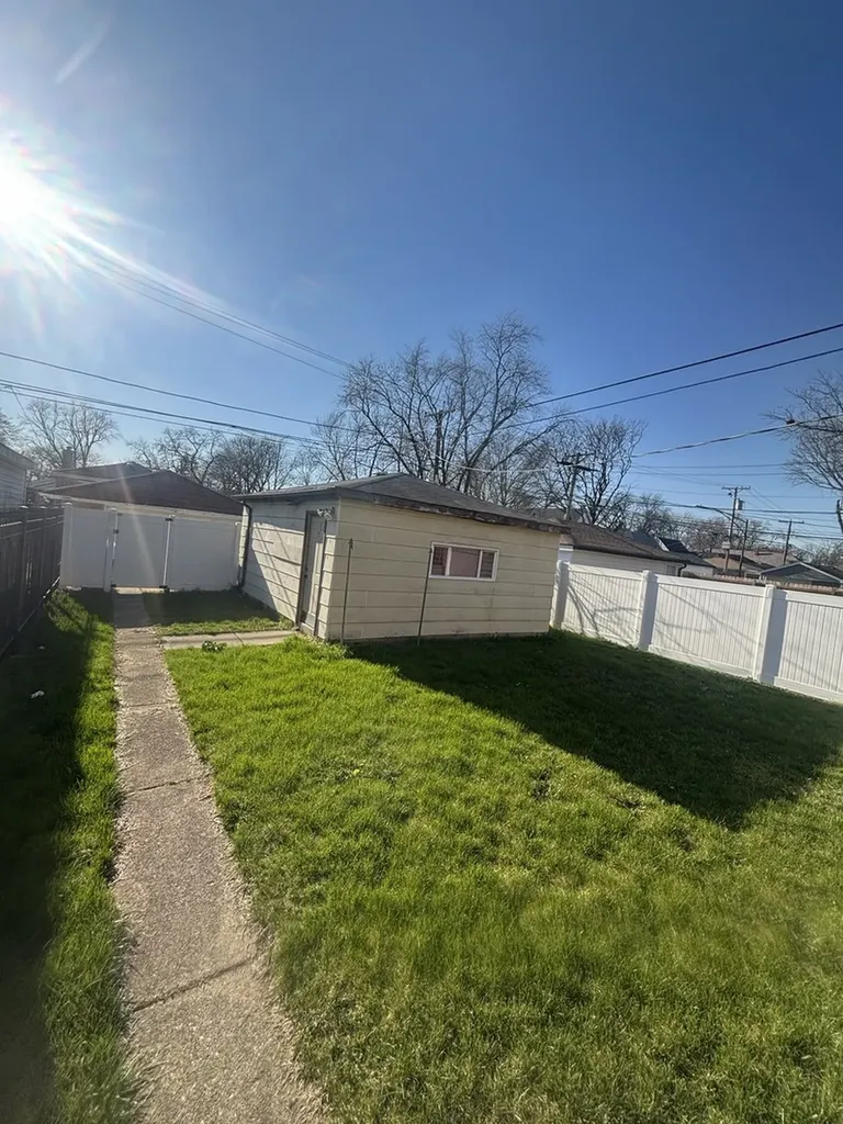 12504 South Lowe Avenue Chicago IL 60628