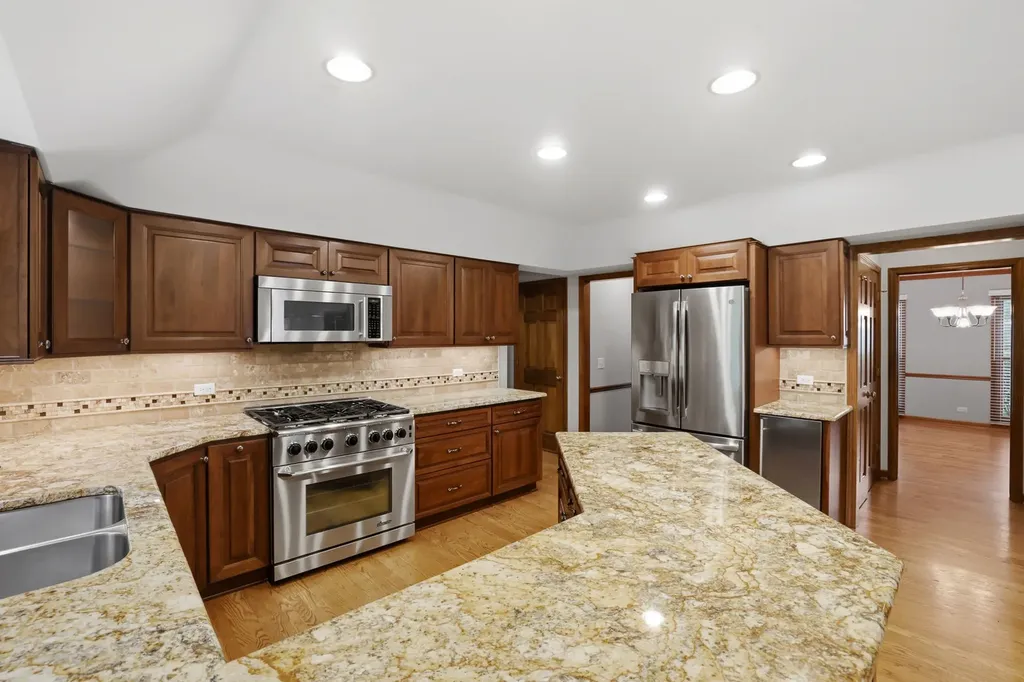 2528 Sun Valley Road Lisle IL 60532