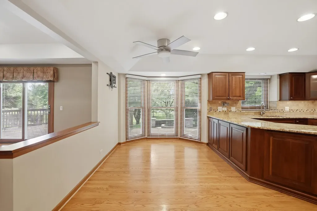 2528 Sun Valley Road Lisle IL 60532