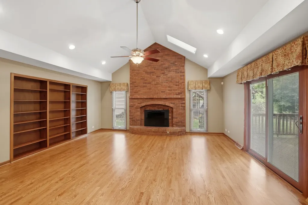 2528 Sun Valley Road Lisle IL 60532