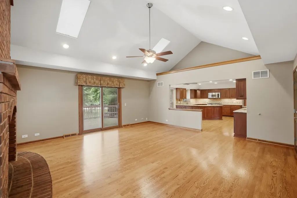 2528 Sun Valley Road Lisle IL 60532