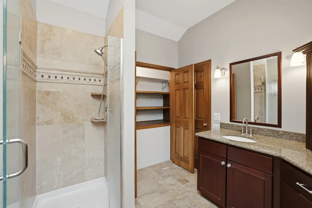2528 Sun Valley Road Lisle IL 60532