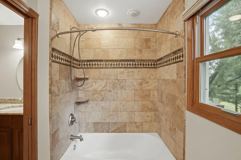 2528 Sun Valley Road Lisle IL 60532