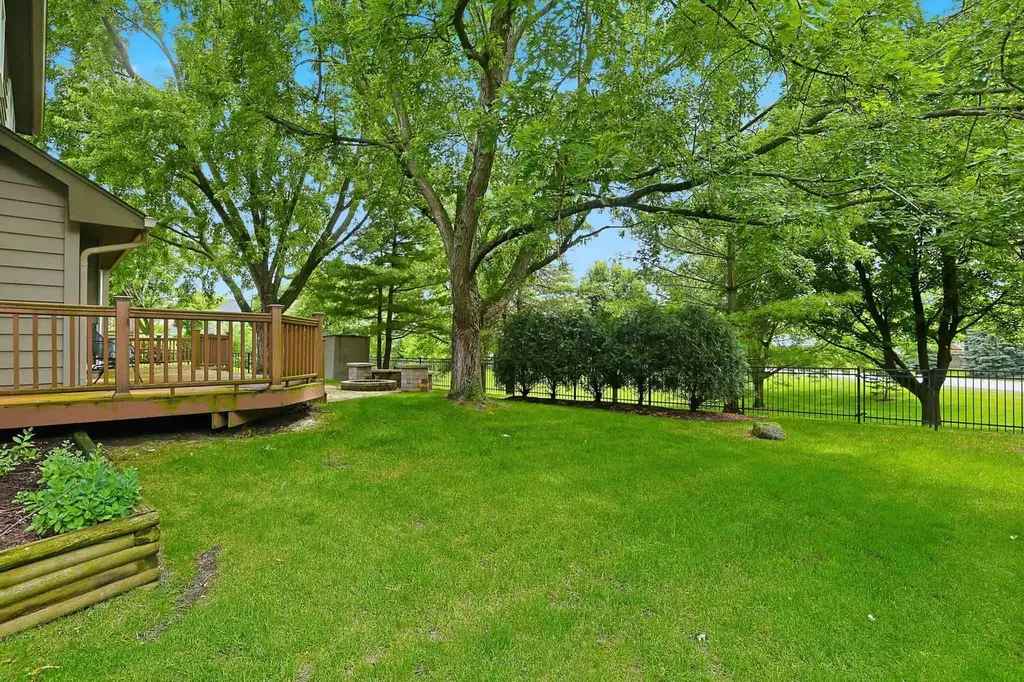 2528 Sun Valley Road Lisle IL 60532