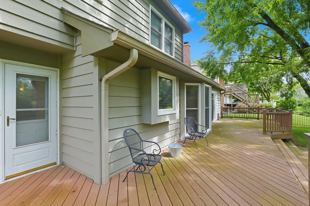 2528 Sun Valley Road Lisle IL 60532