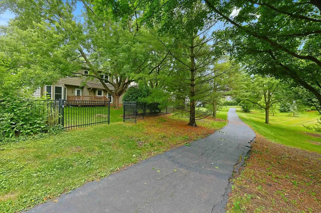 2528 Sun Valley Road Lisle IL 60532