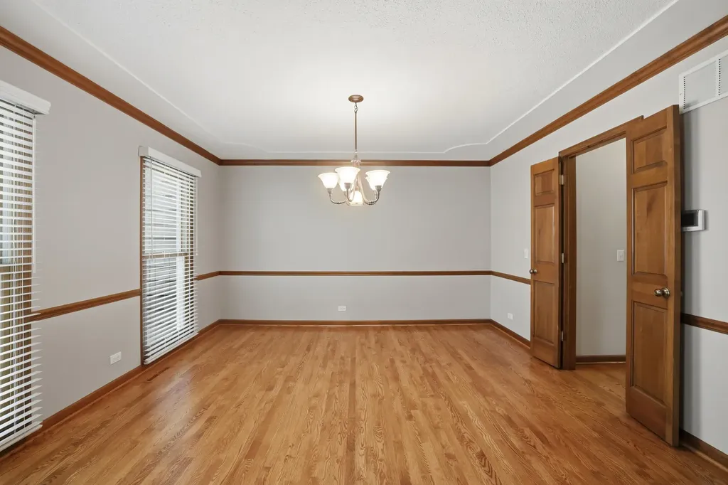 2528 Sun Valley Road Lisle IL 60532