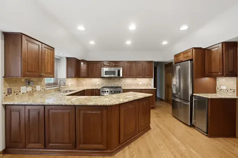 2528 Sun Valley Road Lisle IL 60532