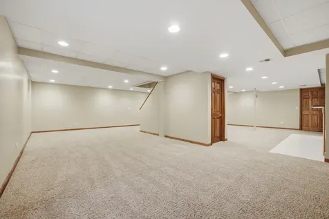 2528 Sun Valley Road Lisle IL 60532