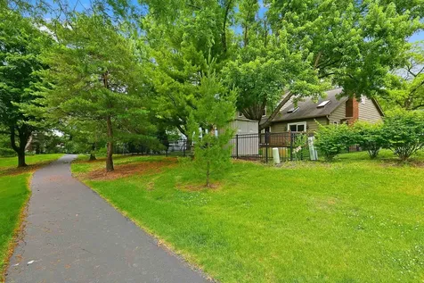 2528 Sun Valley Road Lisle IL 60532