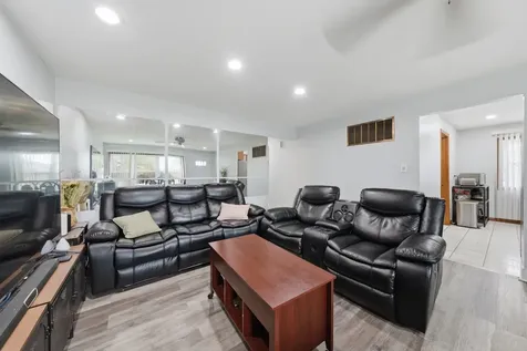 3861 153RD Place Midlothian IL 60445