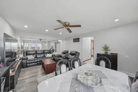 3861 153RD Place Midlothian IL 60445