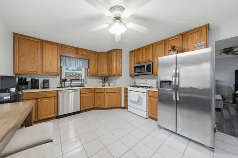 3861 153RD Place Midlothian IL 60445