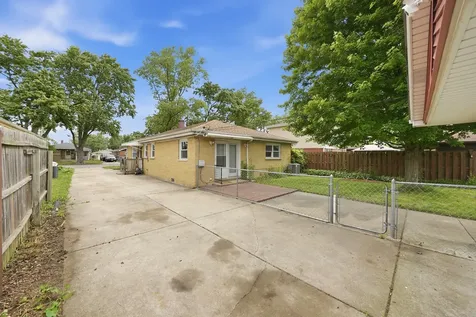 3861 153RD Place Midlothian IL 60445