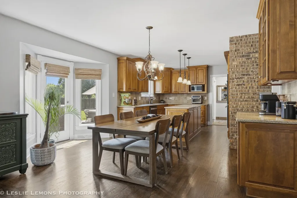 386 Hoyer Court Naperville IL 60565