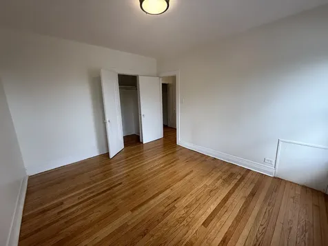 7353 North Damen Avenue Chicago IL 60645