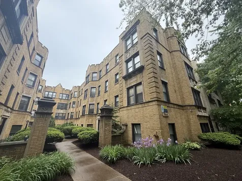 7353 North Damen Avenue Chicago IL 60645