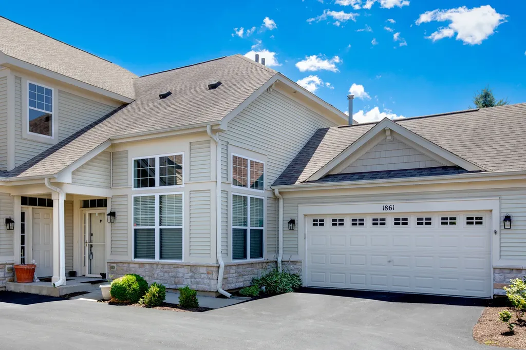 1861 Foxridge Court Aurora IL 60502