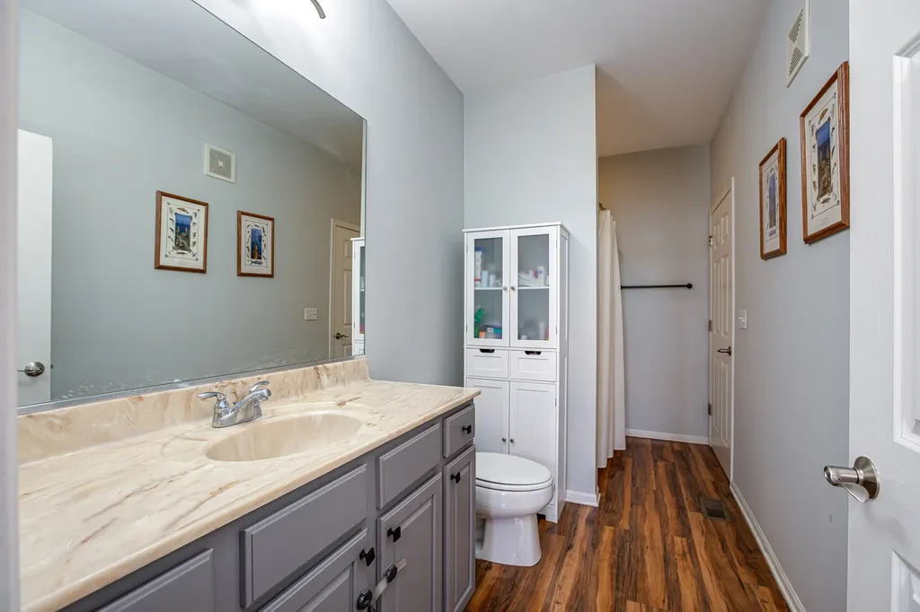1861 Foxridge Court Aurora IL 60502