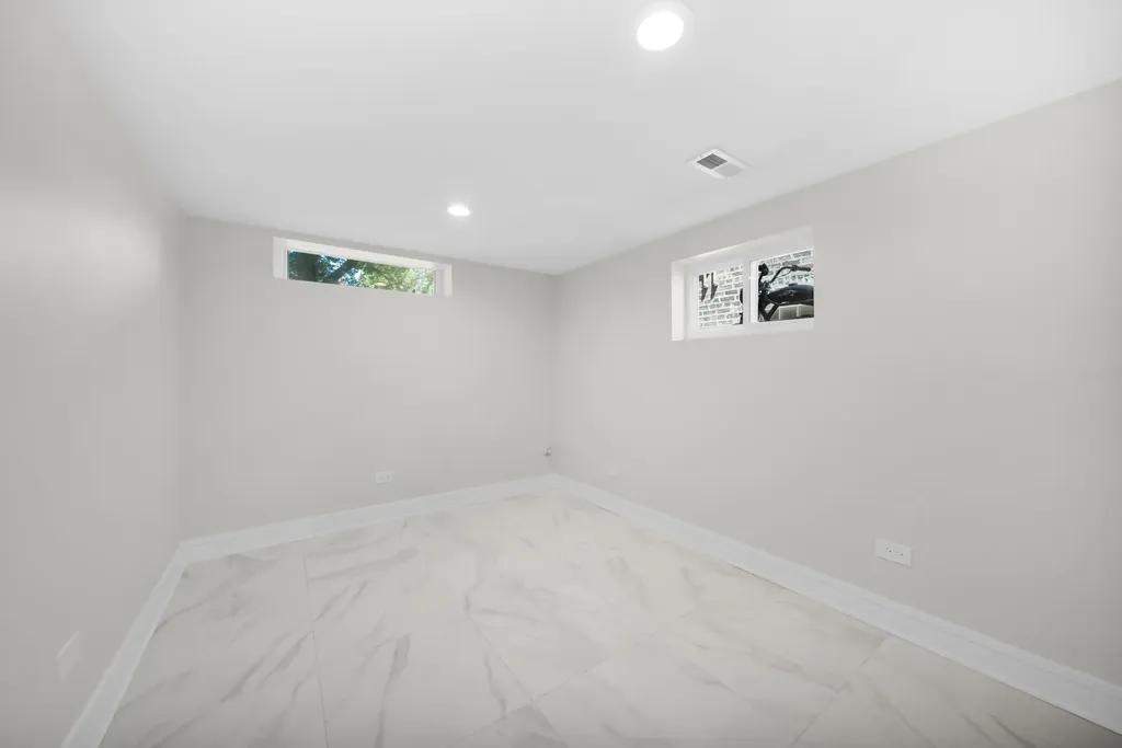 4331 South Campbell Avenue Chicago IL 60632