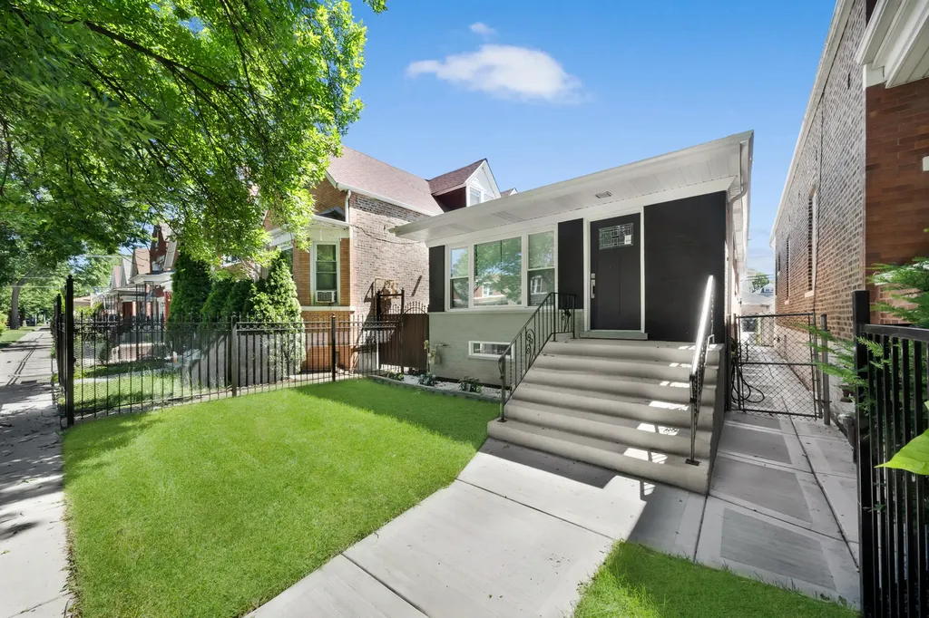 4331 South Campbell Avenue Chicago IL 60632