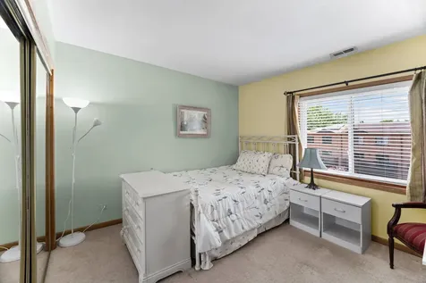 1339 East Central Road Arlington Heights IL 60005