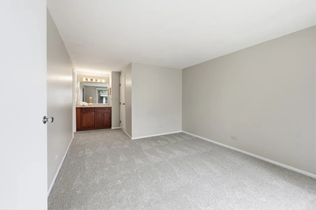 712 Shaw Court Schaumburg IL 60194