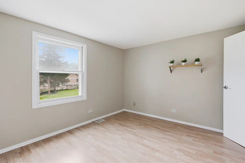 712 Shaw Court Schaumburg IL 60194