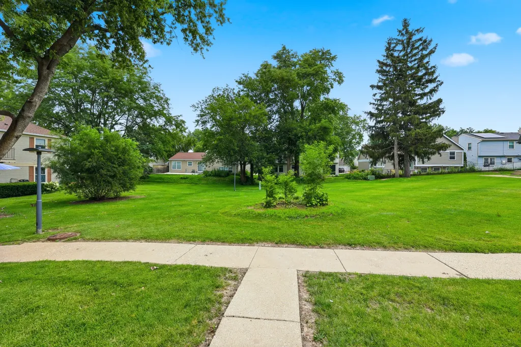712 Shaw Court Schaumburg IL 60194