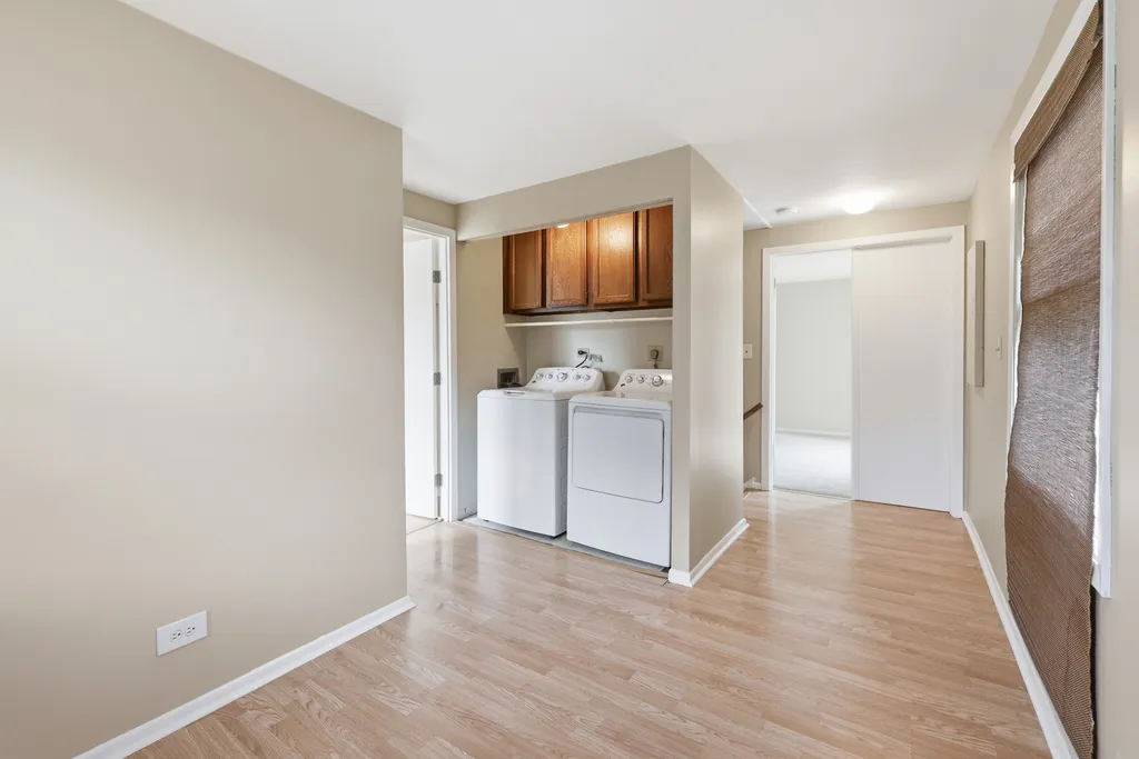 712 Shaw Court Schaumburg IL 60194
