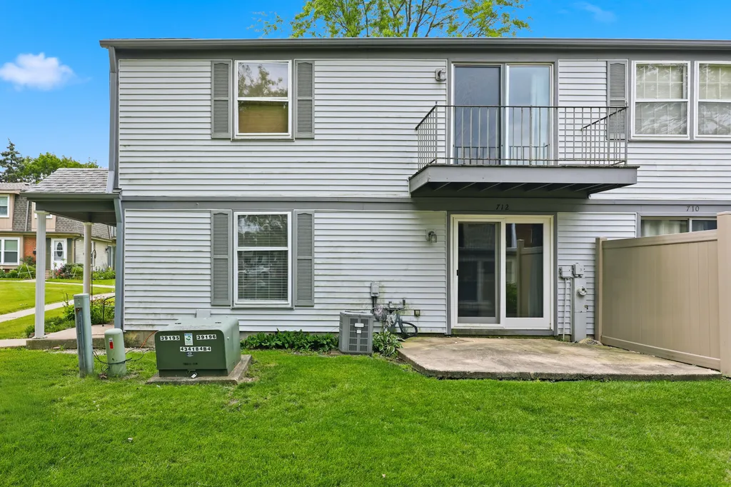 712 Shaw Court Schaumburg IL 60194