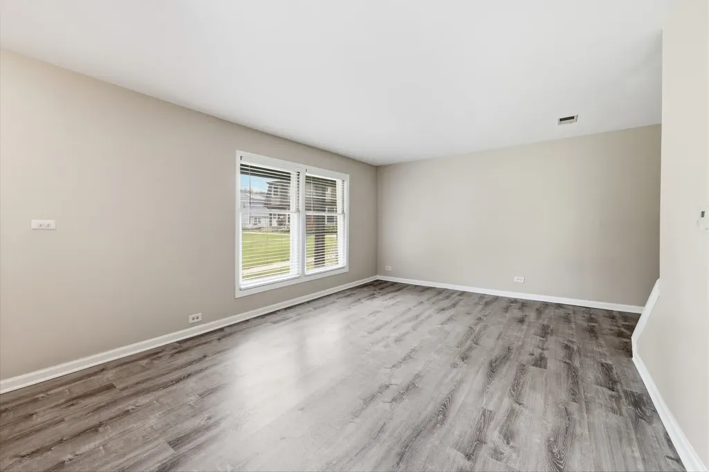 712 Shaw Court Schaumburg IL 60194