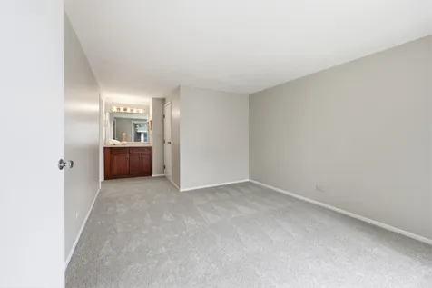 712 Shaw Court Schaumburg IL 60194