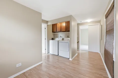 712 Shaw Court Schaumburg IL 60194