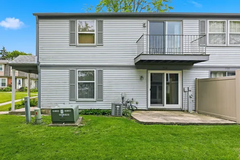 712 Shaw Court Schaumburg IL 60194