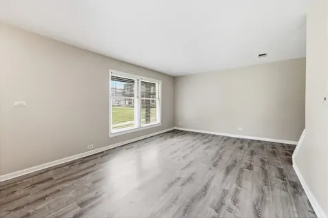 712 Shaw Court Schaumburg IL 60194