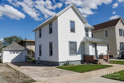 30 North Walnut Street Manteno IL 60950