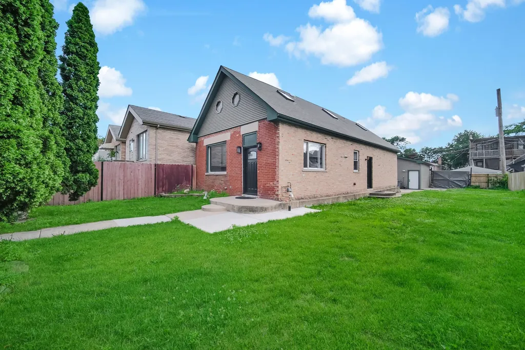 3844 South Artesian Avenue Chicago IL 60632