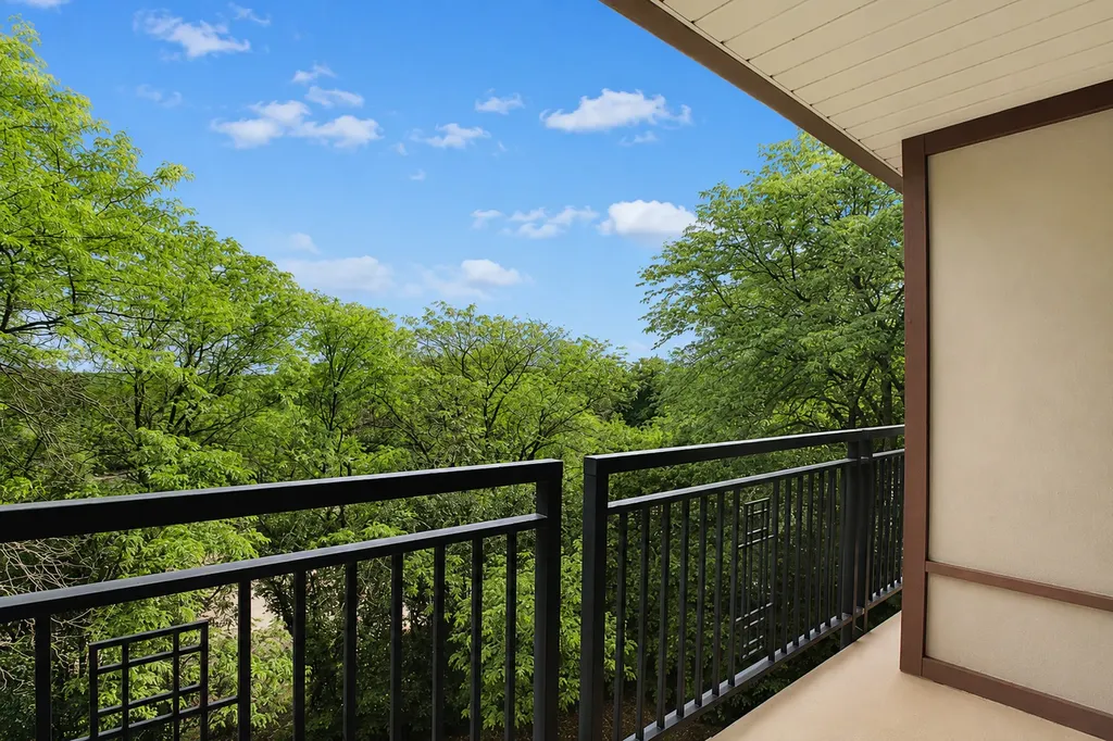 1811 Four Lakes Avenue Lisle IL 60532